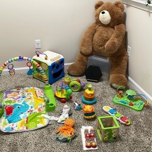 Baby boy toy purge ! 3$ per piece or 2 for $5 or the whole kit for 20$ l